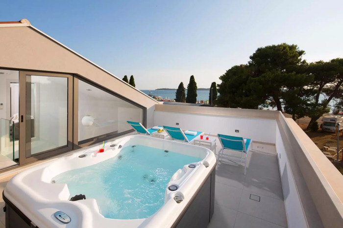 Ferienwohnung Luxus-Penthouse_nur_60_Meter_bis_zum_Strand_mit_Whirlpool,_Meerblick,_Klima_und_WLAN_main_image