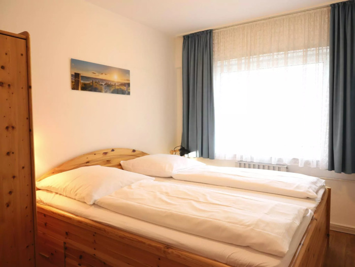 Ferienwohnung Freundliches_2-Zimmer-Appartement_mit_Kieferneinrichtung_und_einem_Balkon._image_11