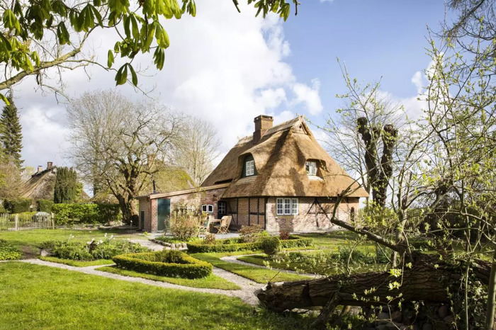 Cottage / kl. Landhaus Kleinod_unter_Reet_mit_historischem_Kaminofen_und_traumhaften_Garten__main_image