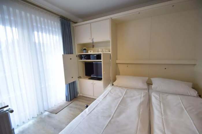 Ferienwohnung 1-Zimmer-Appartement_mit_Einbauschränken_und_Doppelschrankbett_image_3
